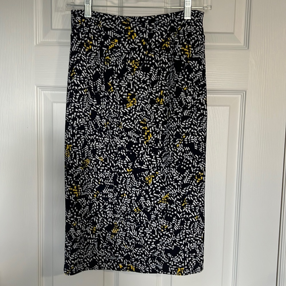 Renee C pencil skirt, Womens size Small navy/white with splashes of yellow